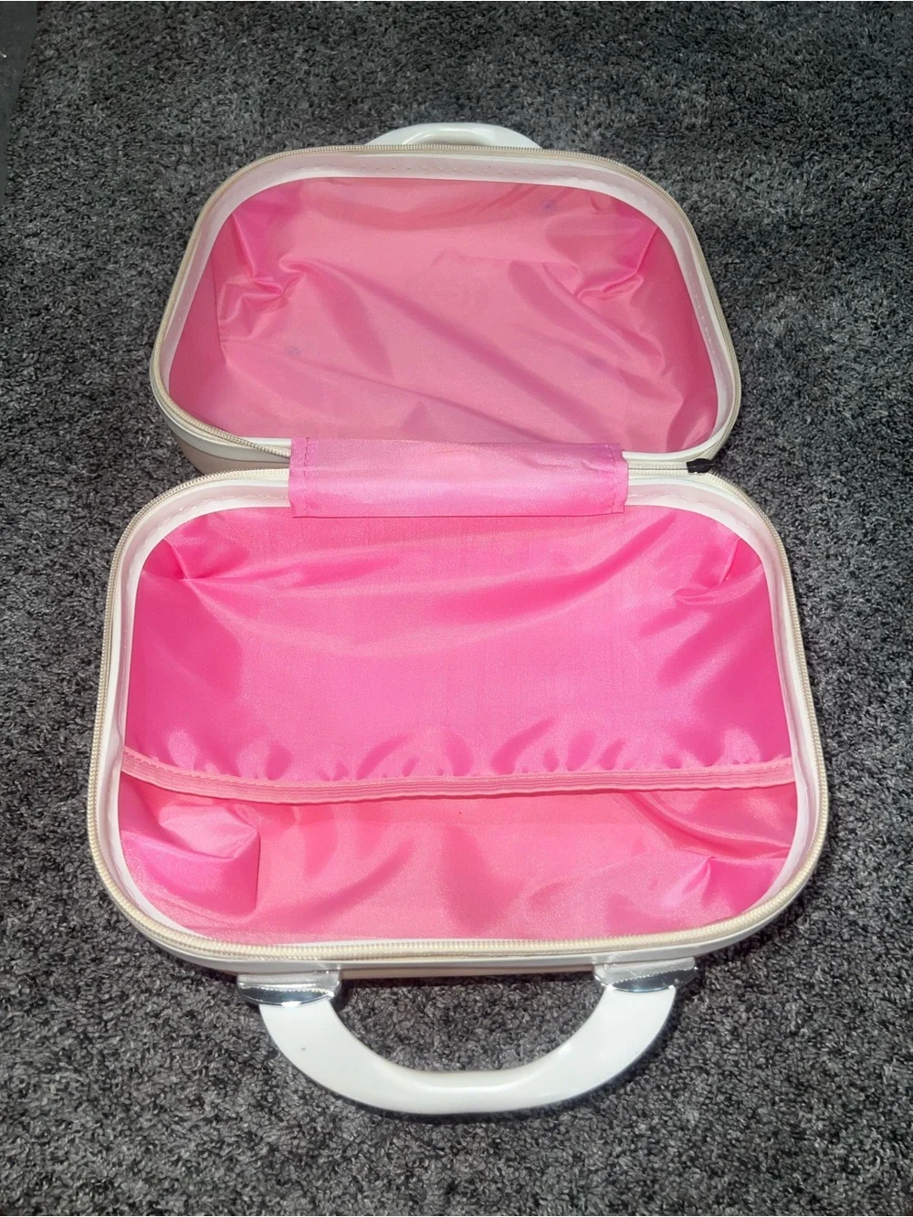 Hello Kitty Molded Hardshell Cosmetic & Travel Case – Cream/Off-White – NWOT 🎀💗